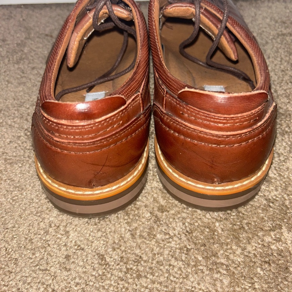 Steve Madden meds dress shoe with laces.
